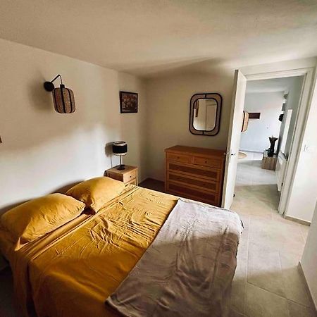 Charmant Petit Appartement Place De L Eglise П'яна Екстер'єр фото