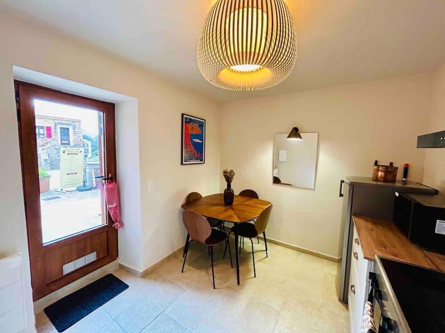 Charmant Petit Appartement Place De L Eglise П'яна Екстер'єр фото